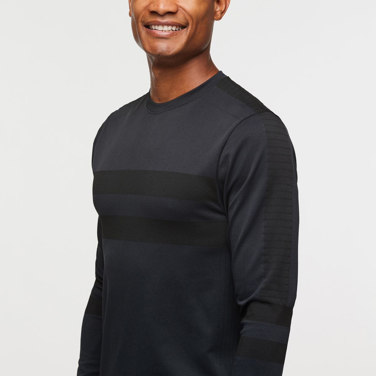 Debajo Seamless Baselayer Crew - Men's - Cotopaxi Black - US 6139